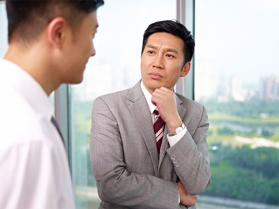 Professional conducting appraisal